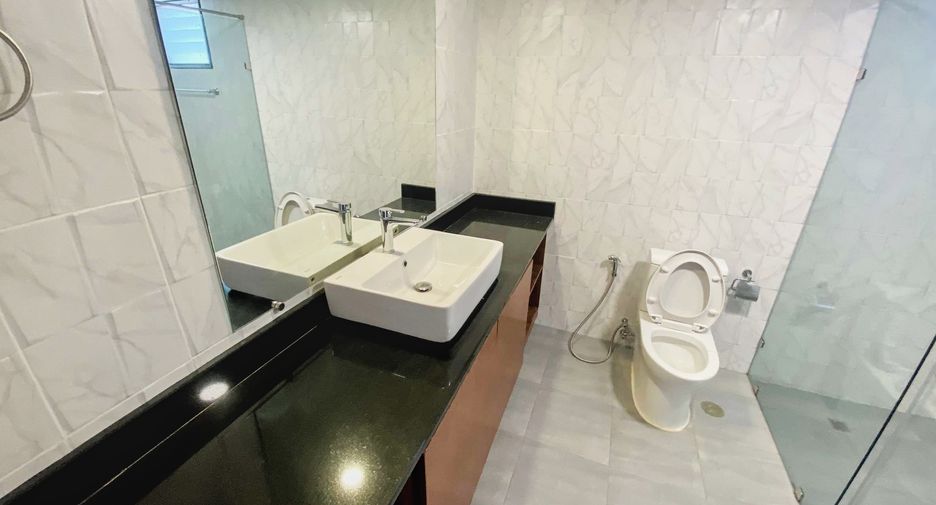 For rent 3 bedrooms condo in Watthana, Bangkok
