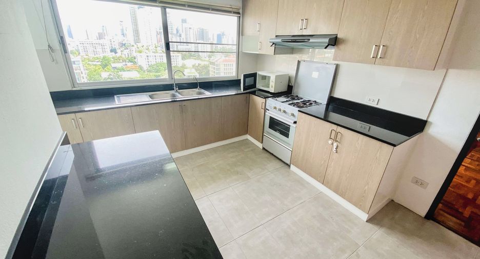 For rent 3 bedrooms condo in Watthana, Bangkok