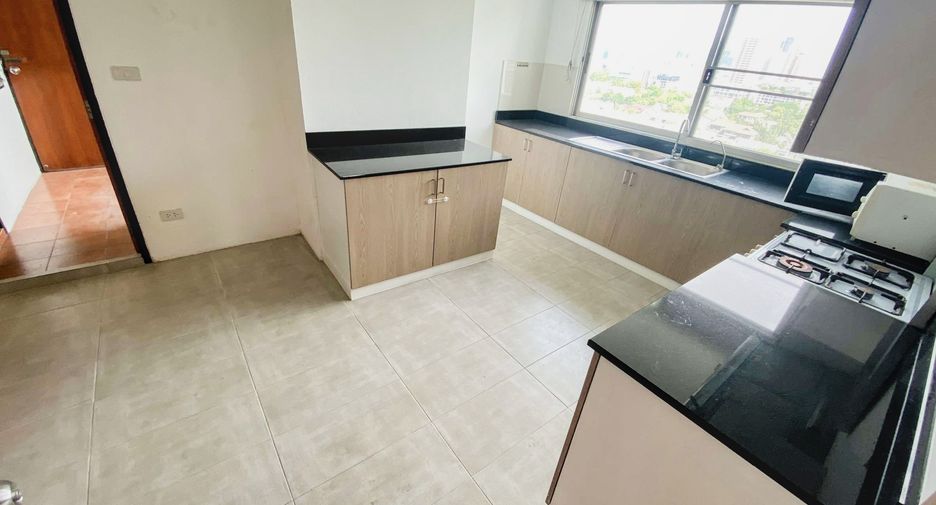 For rent 3 bedrooms condo in Watthana, Bangkok