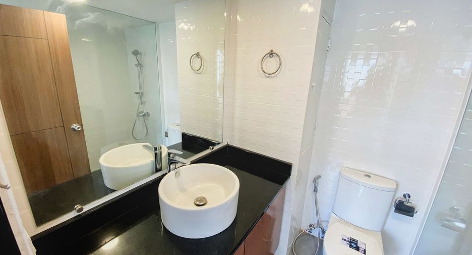 For rent 3 bedrooms condo in Watthana, Bangkok