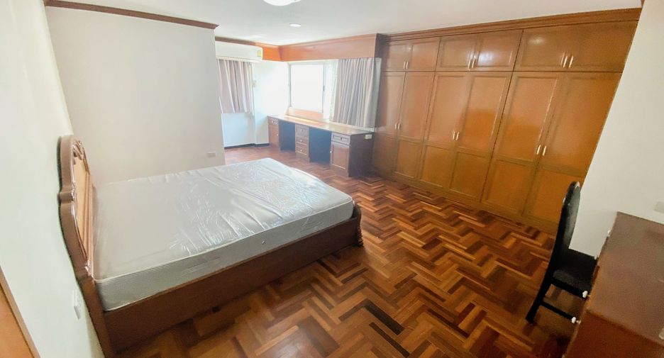 For rent 3 bedrooms condo in Watthana, Bangkok
