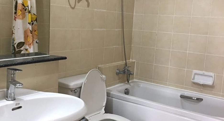 Condo en alquiler de 3 habitaciones en Khlong Toei, Bangkok