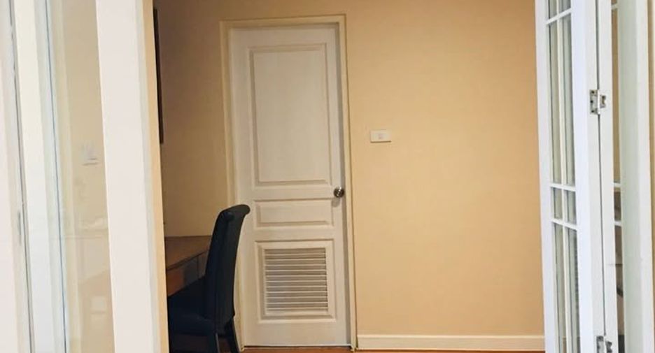 Condo en alquiler de 3 habitaciones en Khlong Toei, Bangkok