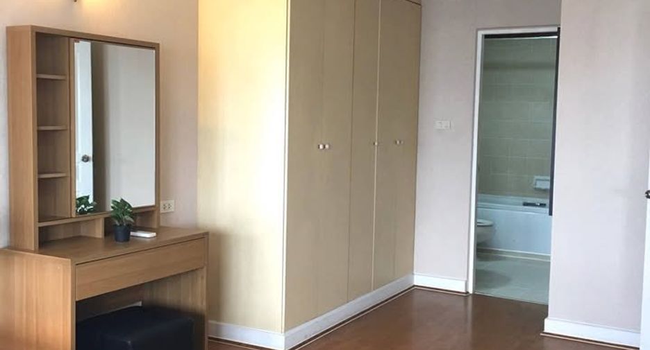 Condo en alquiler de 3 habitaciones en Khlong Toei, Bangkok