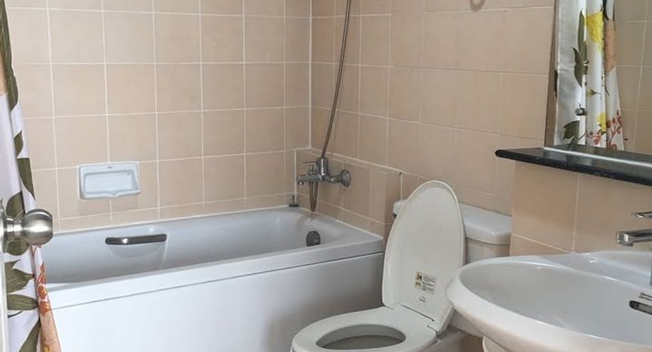 Condo en alquiler de 3 habitaciones en Khlong Toei, Bangkok