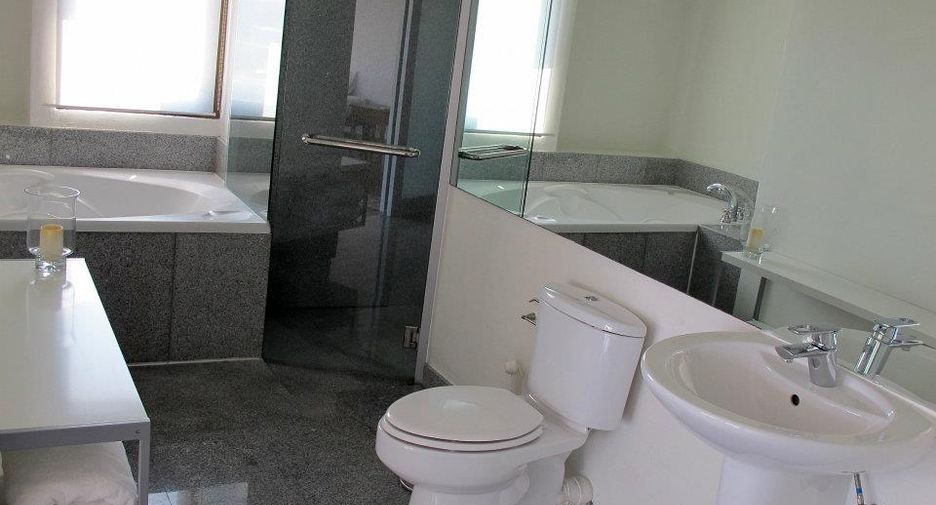 For rent 2 ベッドルーム condo in Sathon, Bangkok