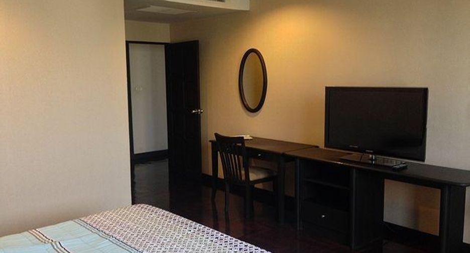 For rent 3 bedrooms condo in Khlong Toei, Bangkok