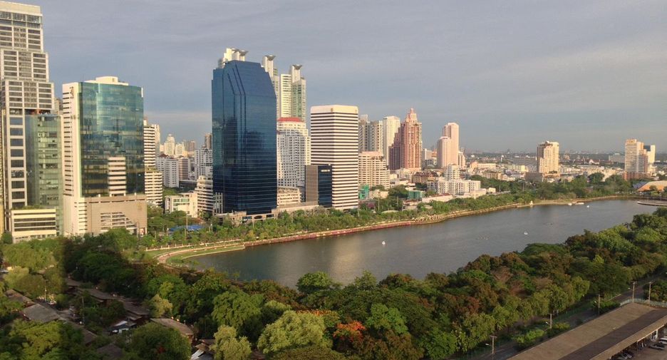 For rent 3 bedrooms condo in Khlong Toei, Bangkok