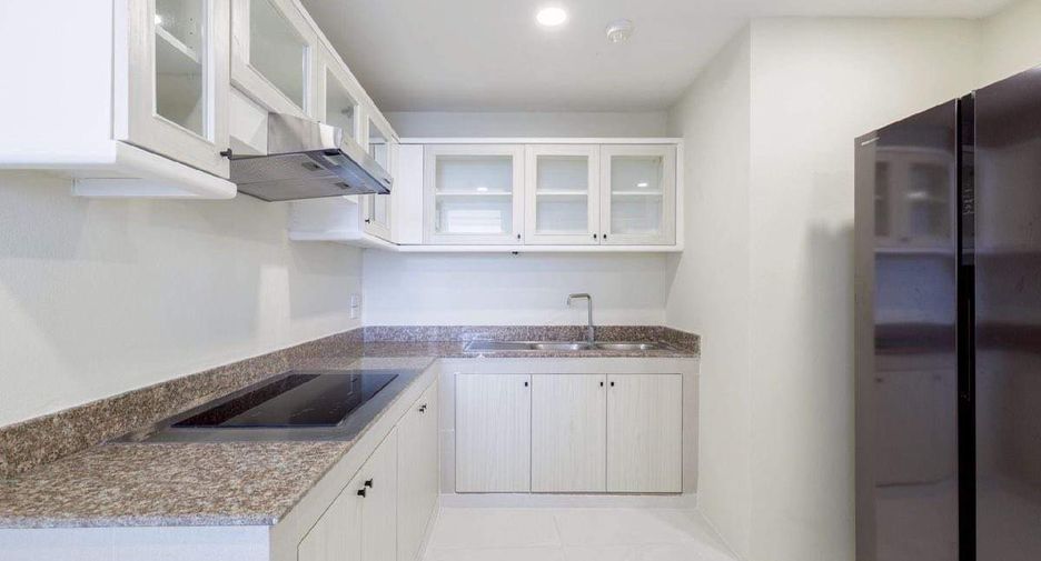 For rent 3 bedrooms condo in Khlong Toei, Bangkok