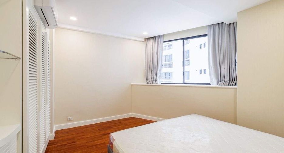For rent 3 bedrooms condo in Khlong Toei, Bangkok