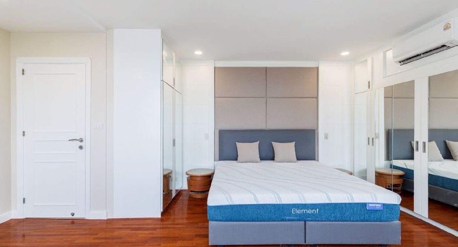 For rent 3 bedrooms condo in Khlong Toei, Bangkok
