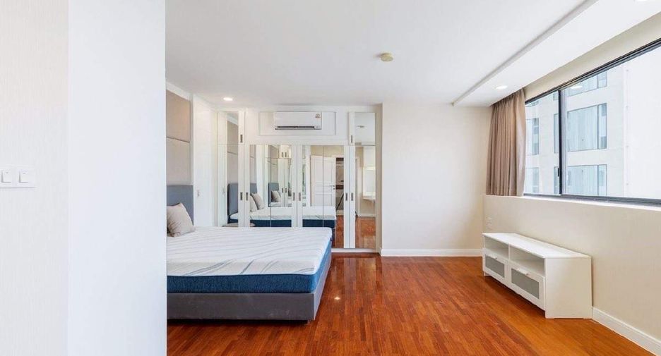 For rent 3 bedrooms condo in Khlong Toei, Bangkok