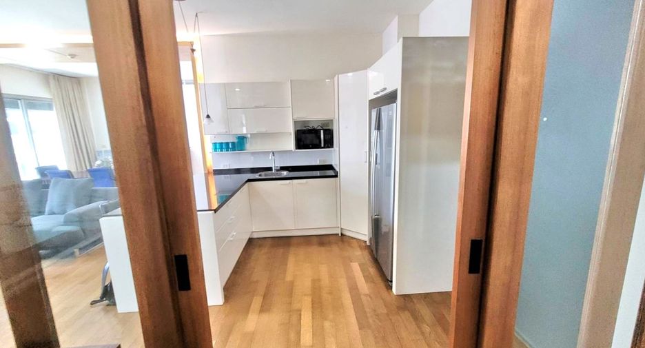 For rent 2 bedrooms condo in Khlong Toei, Bangkok
