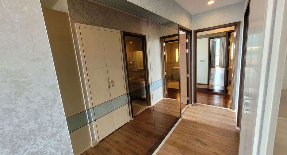 For rent 2 bedrooms condo in Watthana, Bangkok