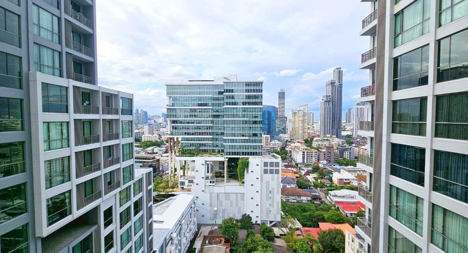 For rent 2 bedrooms condo in Watthana, Bangkok