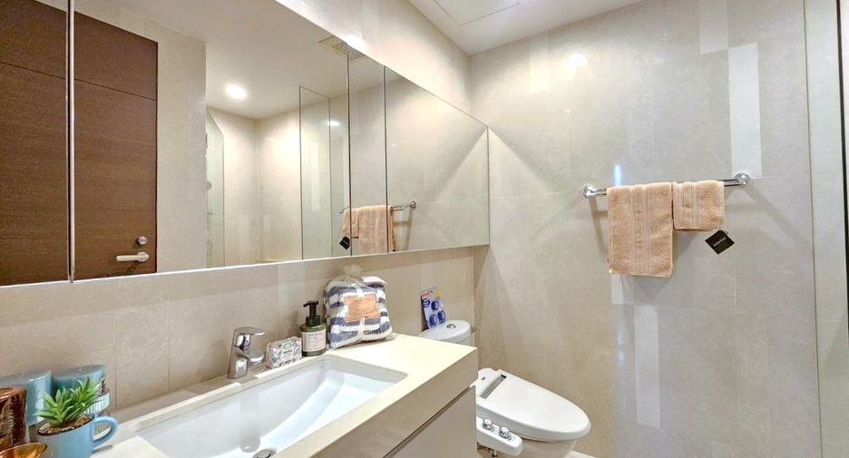 For rent 2 bedrooms condo in Watthana, Bangkok