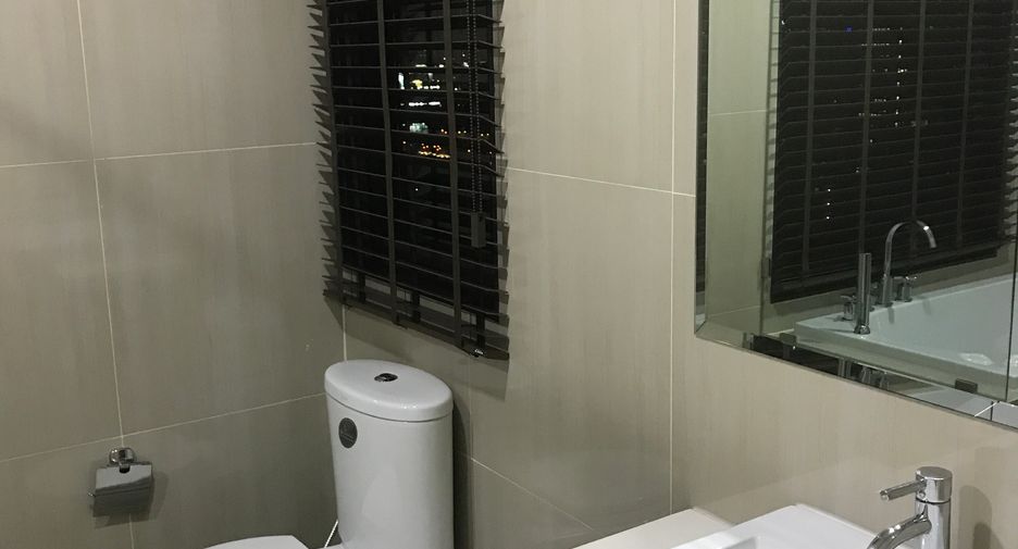 For rent 2 bedrooms condo in Watthana, Bangkok