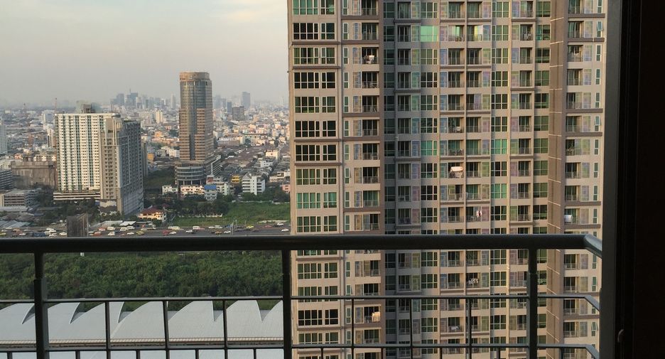 For rent 2 bedrooms condo in Watthana, Bangkok