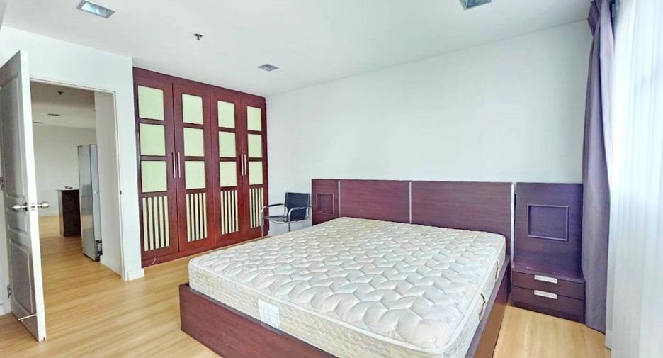 For rent 2 bedrooms condo in Khlong Toei, Bangkok