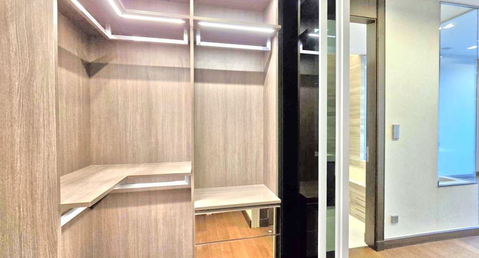 Condo en alquiler de 2 habitaciones en Khlong Toei, Bangkok