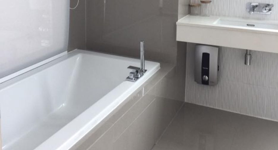 For rent 2 ベッドルーム condo in Khlong Toei, Bangkok