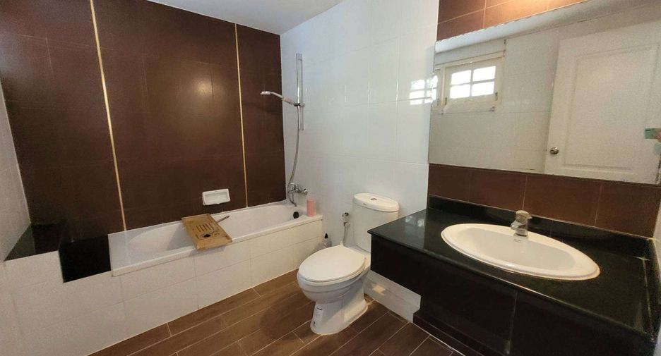 Reihenhaus zur Miete mit 3 Zimmer in Khlong Toei, Bangkok