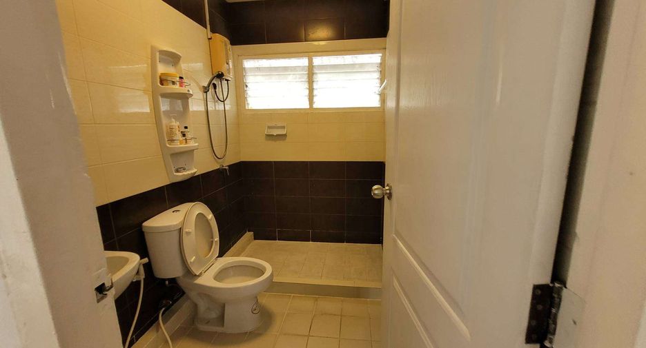 Reihenhaus zur Miete mit 3 Zimmer in Khlong Toei, Bangkok