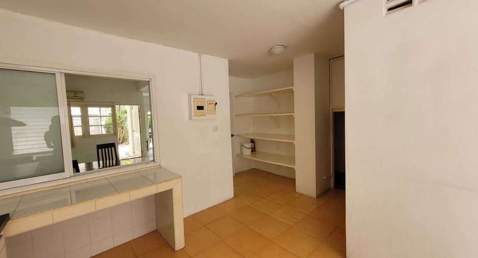 Reihenhaus zur Miete mit 3 Zimmer in Khlong Toei, Bangkok
