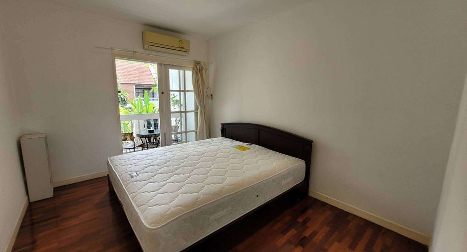 Reihenhaus zur Miete mit 3 Zimmer in Khlong Toei, Bangkok