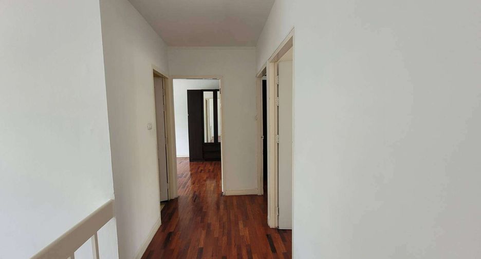 Reihenhaus zur Miete mit 3 Zimmer in Khlong Toei, Bangkok