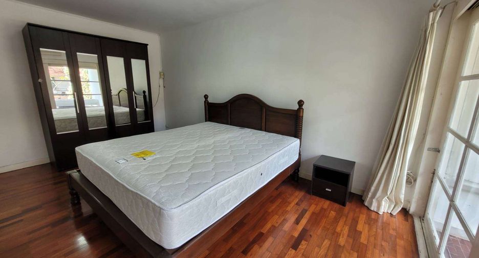 Reihenhaus zur Miete mit 3 Zimmer in Khlong Toei, Bangkok