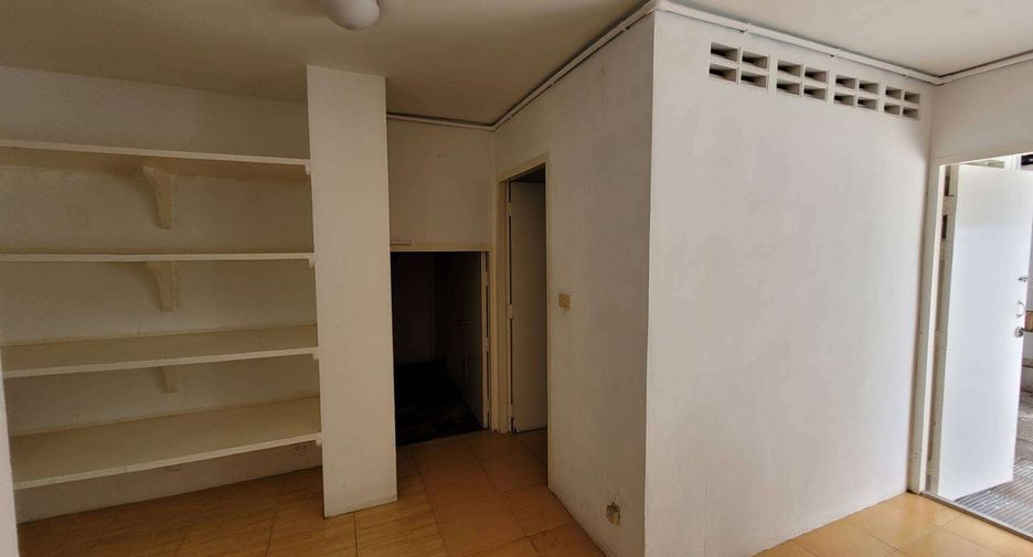 Reihenhaus zur Miete mit 3 Zimmer in Khlong Toei, Bangkok