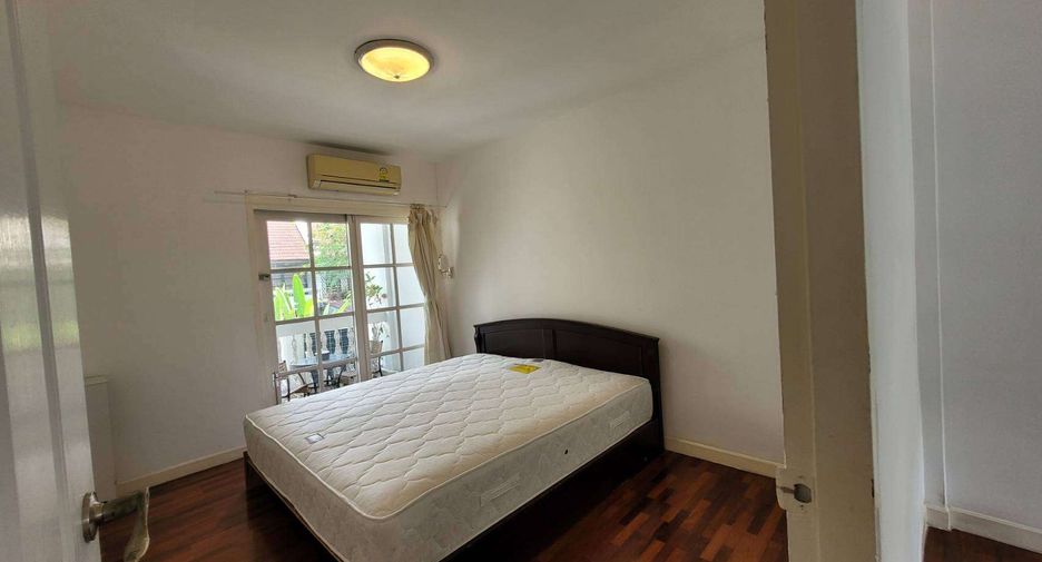 Reihenhaus zur Miete mit 3 Zimmer in Khlong Toei, Bangkok