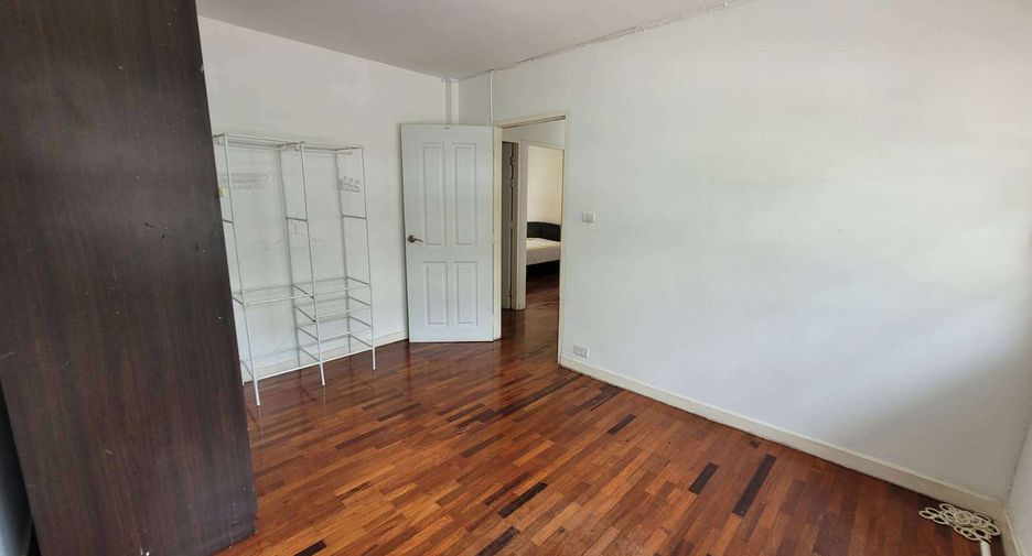 Reihenhaus zur Miete mit 3 Zimmer in Khlong Toei, Bangkok
