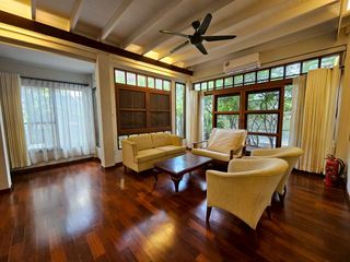 Haus zur Miete mit 3 Zimmer in Khlong Toei, Bangkok