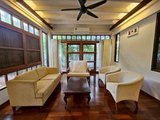 Haus zur Miete mit 3 Zimmer in Khlong Toei, Bangkok