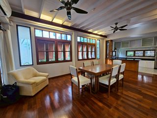 Haus zur Miete mit 3 Zimmer in Khlong Toei, Bangkok