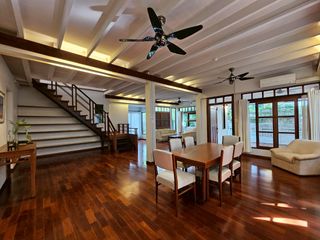 Haus zur Miete mit 3 Zimmer in Khlong Toei, Bangkok