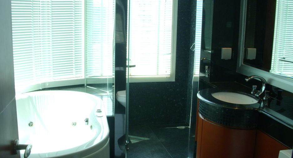 À louer 2 chambres condo à Sathon, Bangkok