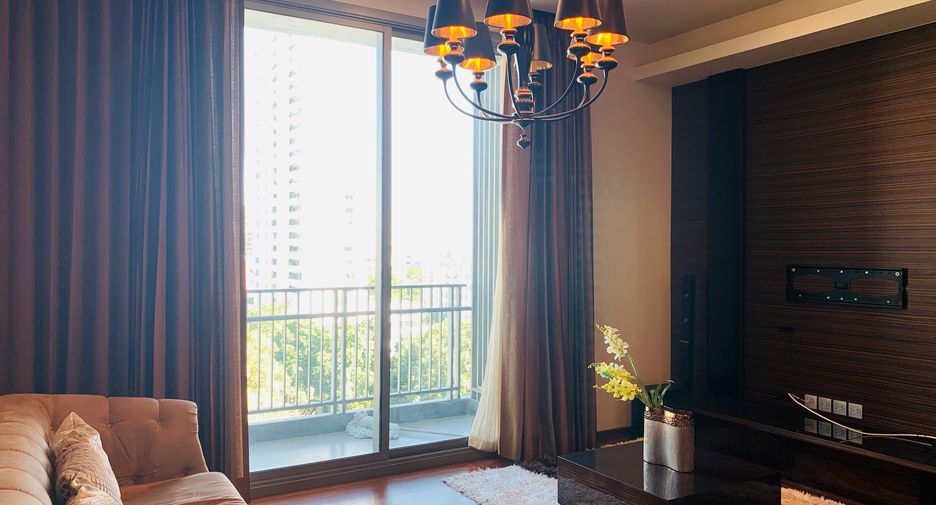 For rent 2 bedrooms condo in Watthana, Bangkok