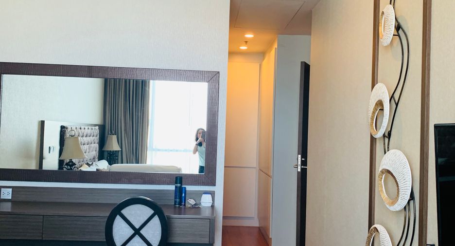For rent 2 bedrooms condo in Watthana, Bangkok