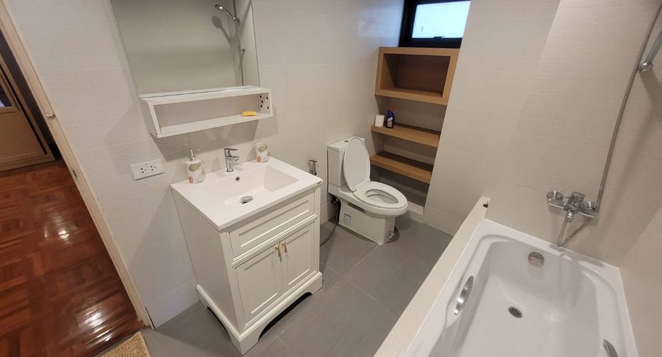 Wohnung zur Miete mit 4 Zimmer in Khlong Toei, Bangkok