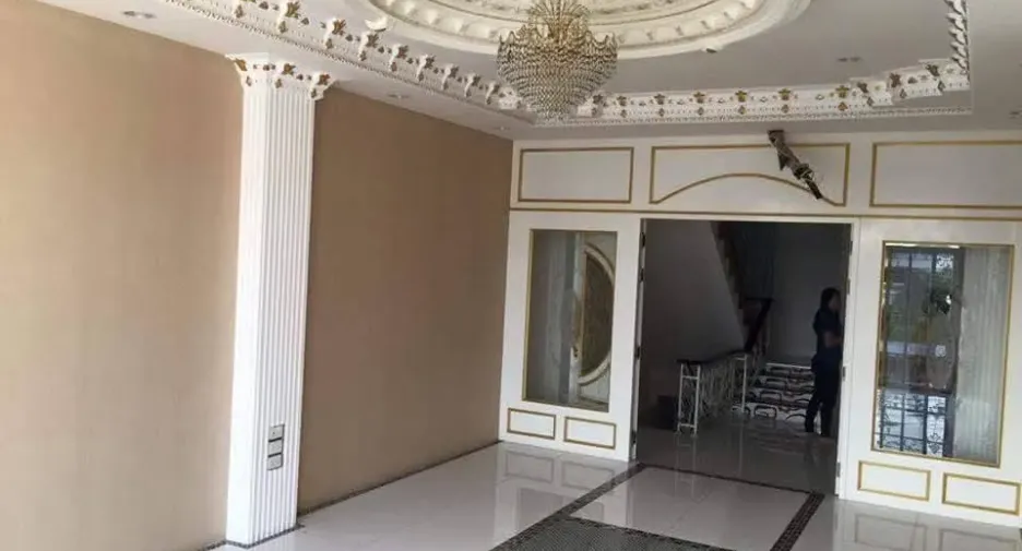 Casa adosada en venta de 5 habitaciones en Mueang Rayong, Rayong