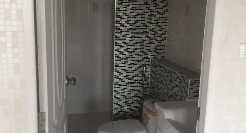 Casa adosada en venta de 5 habitaciones en Mueang Rayong, Rayong