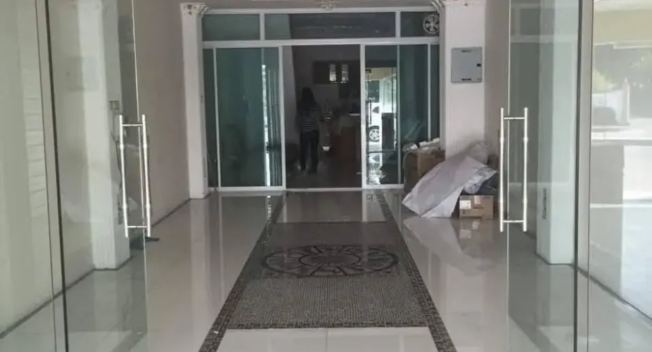 Casa adosada en venta de 5 habitaciones en Mueang Rayong, Rayong