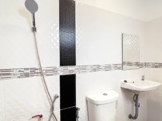 Gewerbefläche zum Kauf mit 2 Zimmer in Sam Phran, Nakhon Pathom