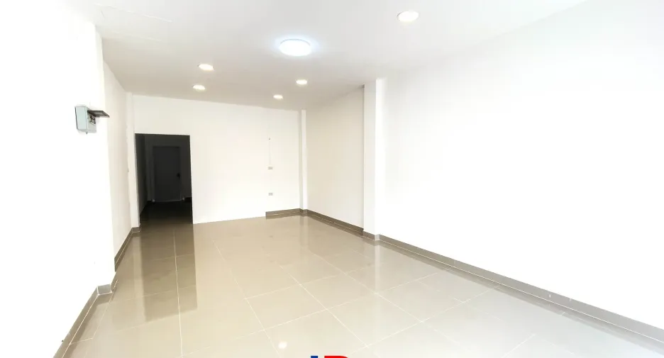À vendre 2 chambres local commercial à Sam Phran, Nakhon Pathom