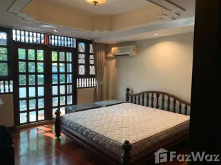 For rent 3 bedrooms townhouse in Sathon, Bangkok