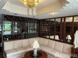 For rent 3 bedrooms townhouse in Sathon, Bangkok