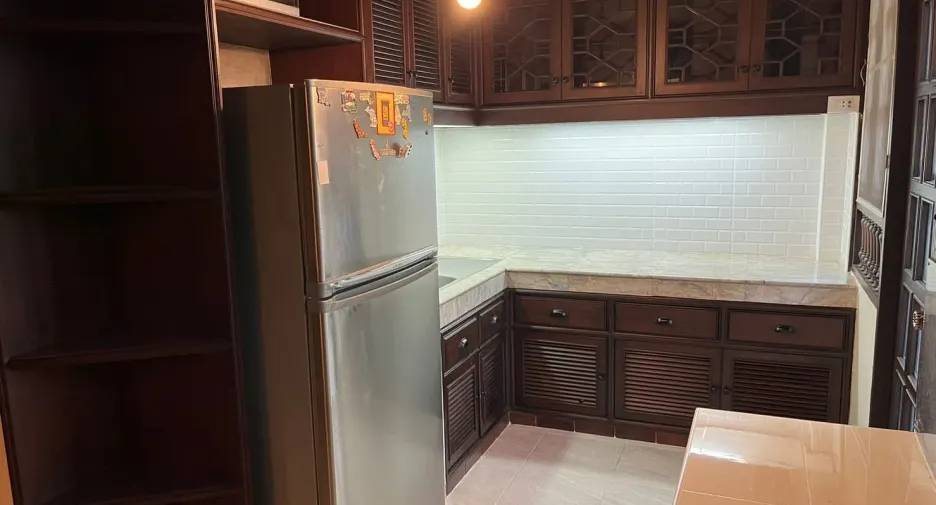For rent 3 bedrooms townhouse in Sathon, Bangkok